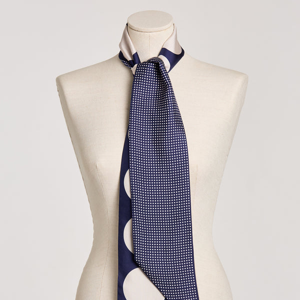 The LOLA Silk Scarf azul noche