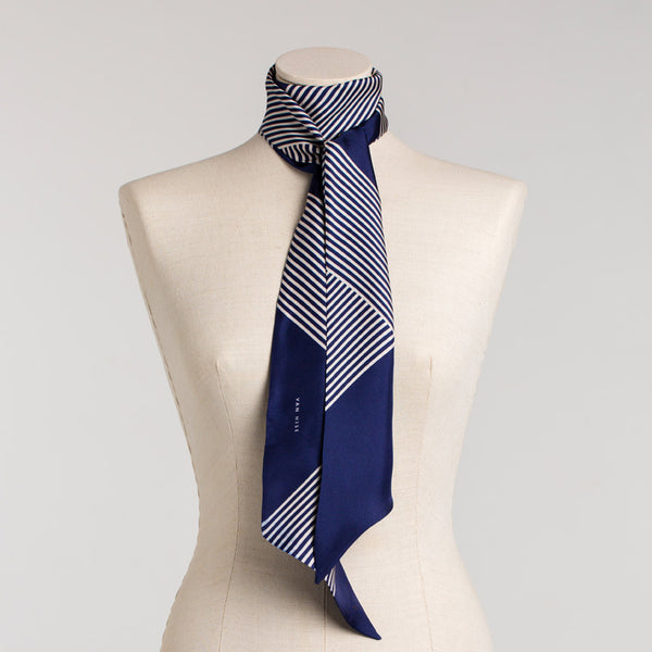 Carmen Silk Scarf azul noche