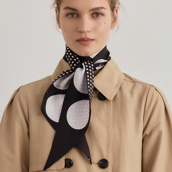 The LOLA Silk Scarf black