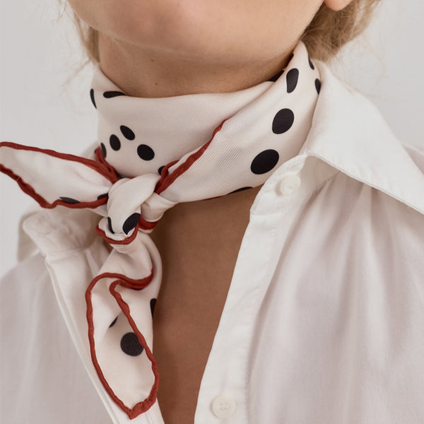 The MINI DOT Silk Scarf  / warm white