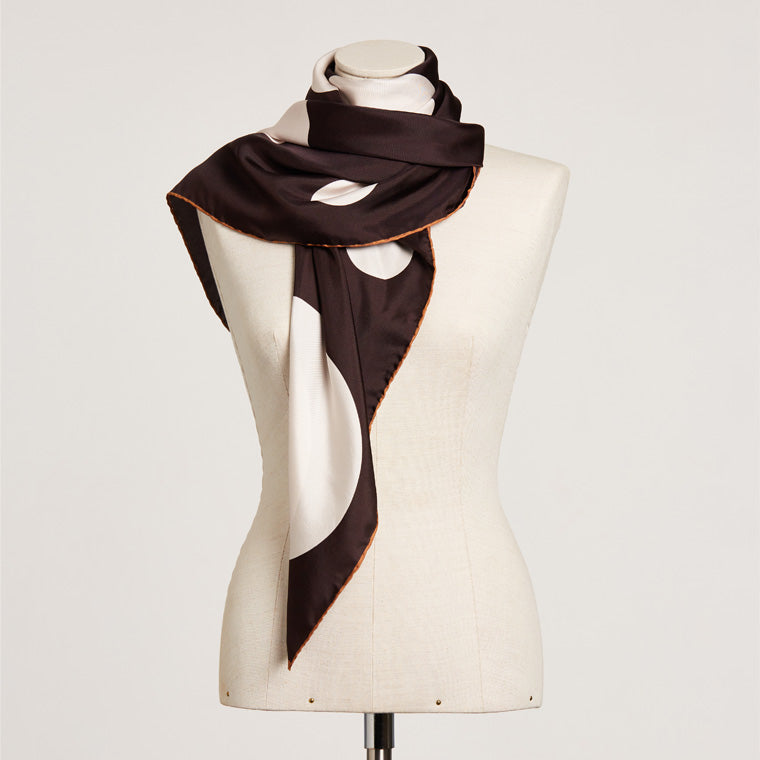 luxury silk scarf, ideal gift, pañuelo de seda de lujo, ideal como regalo