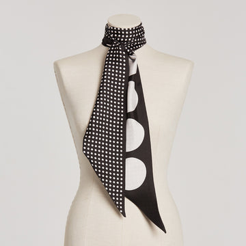 The LOLA Silk Scarf black