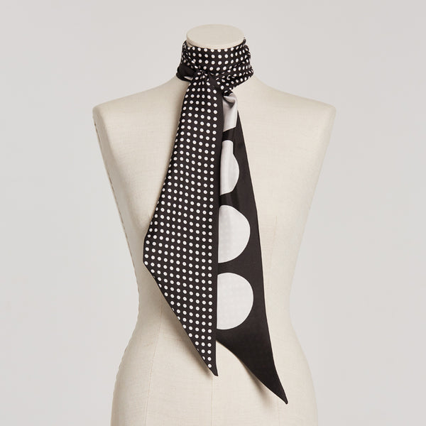 The LOLA Silk Scarf black