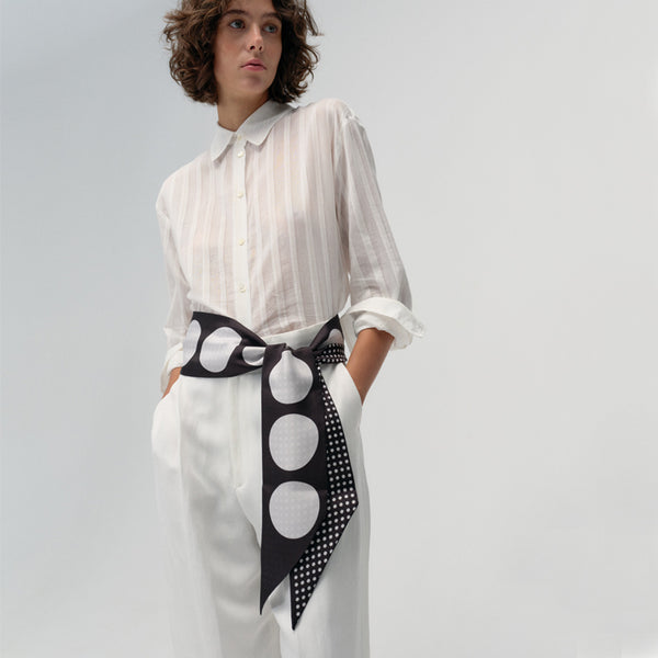 The LOLA Silk Scarf black