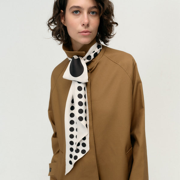 The LOLA Silk Scarf warm white