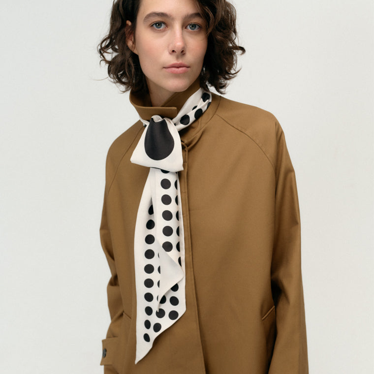 The LOLA Silk Scarf warm white