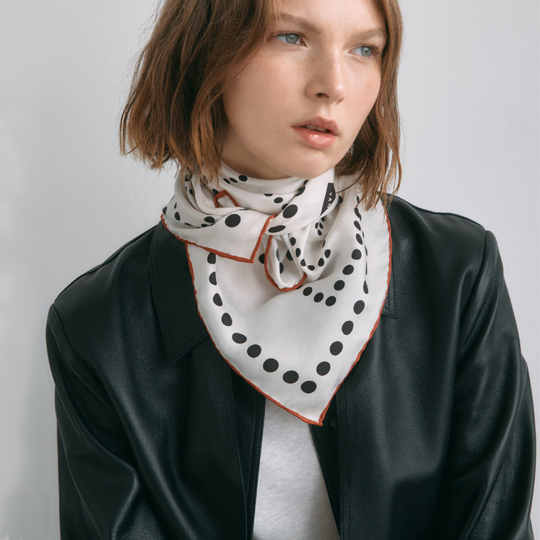 The MINI DOT Silk Scarf  / warm white