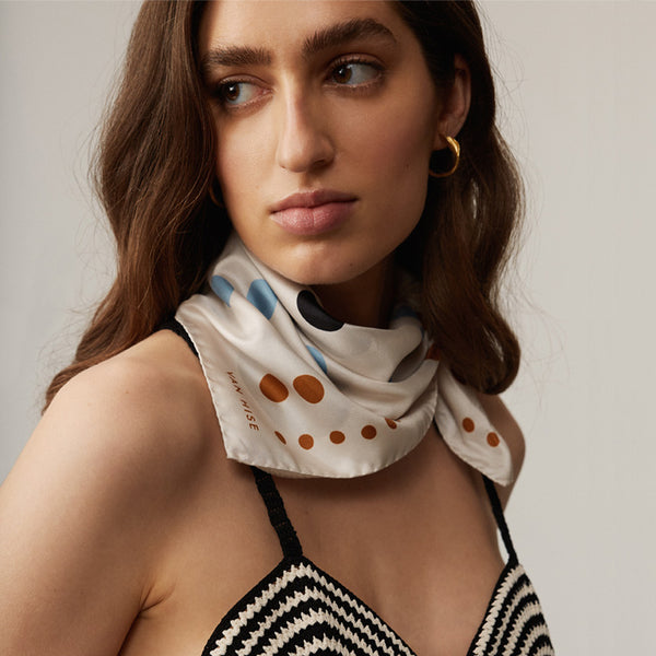 luxury silk scarf, ideal gift, pañuelo de seda de lujo, ideal como regalo